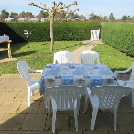 Дом отдыха Agreable Maisonnette Avec Jardin, Piscine Collective, Proche - Fr-1-194-291 *